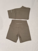 Load image into Gallery viewer, Lee Gym Shorts Bronze Green